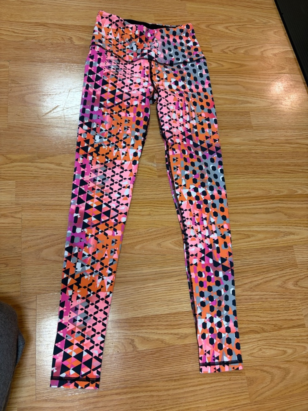 Victoria’s Secret Multicolor Geo-Print Leggings Size XSmall Bright Pink & Orange
